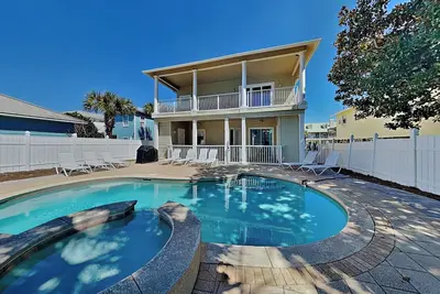 Image de Sandy Retreat | Private Pool + Hot Tub, Walk to Beach