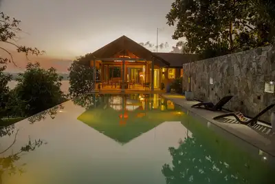 Image de Beautiful Sea Heart House on Koggala Lake, Sri Lanka.