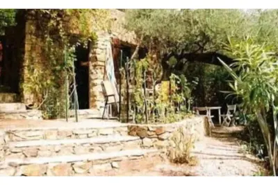 Image de Nouveau : Mini villa de caractère en pierres du pays sous l'ombrage des oliviers