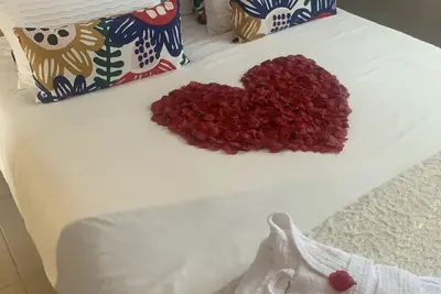 Image de Jolie suite avec spa et sauna privatif
