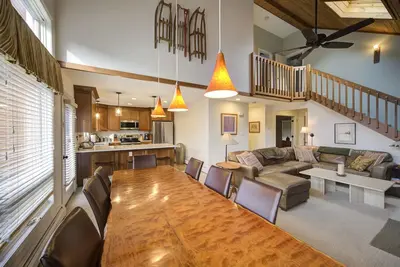 Image de Stunning 5 bedroom condo, 3 levels and newly renovated