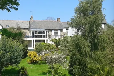 Image de 500 m de la mer appartement 75 m2 rez-de-chaussée dans villa avec grand jardin