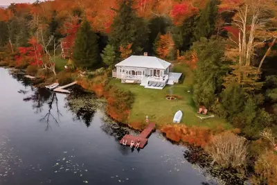 Image de Catskills Modern Lakefront Cottage