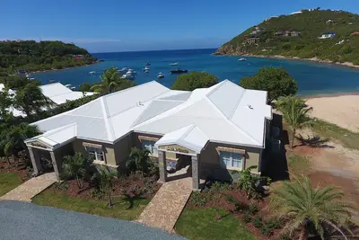 Image de Luxury Beach Villa-Jacuzzi, Kayaks, SUPs, Snorkel Gear, No Stairs, Close to Town