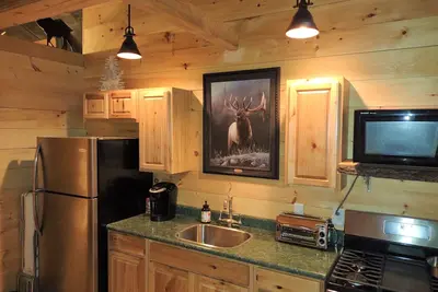 Image de Perfect Benezette Cabin Nestled in Winter Woods. \nClose, Convenient and Cuddly. .