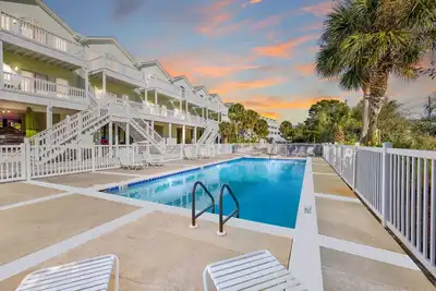 Image de Luxe 30a Townhome, Walk to Beach, 2 Pools, Bikes, Umbrella 20% Off Summer rates!