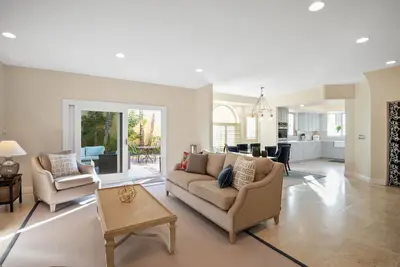 Image de Gorgeous 4-bedroom home close to the beach