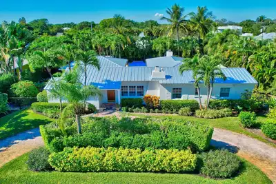 Image de Tropical Oasis - 5 bdrm w/ pool & private cottage in Delray Beach