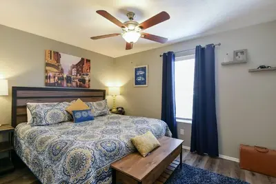 Image de Duo - Sleeps 16! 2 Walk-in side by side condos