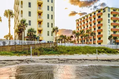 Image de 2 Bdrm Luxury Beach Condo Indoor/Outdoor Pool Slide Hot Tub Pier Fishing Boating