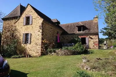 Image de Maison de campagne de caractère en pierres au calme