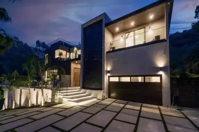 Image de Hillside Oasis Estate (Brand New)