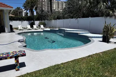 Image de Singer Island Beach Oasis: Heated Pool, Privacy Fence & Open Concept