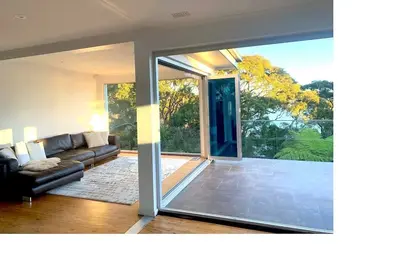 Image de Substantial premier home with harbour views