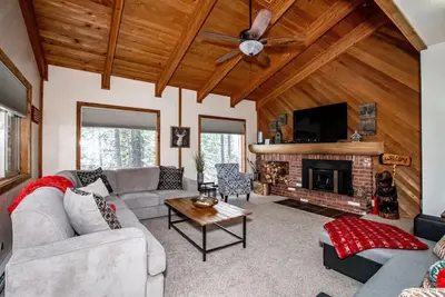 Image de New Listing - The Mtn House with a private Hot Tub in Ptarmigan - Sleeps 10