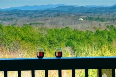 Image de Mountain Views/ Fenced Yard/Hot Tub/ Close to Town/Fire Pit