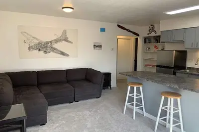 Image de 🚀 The Landing Pad 🛬 Loaded 1 Bedroom Apartment! 🏡