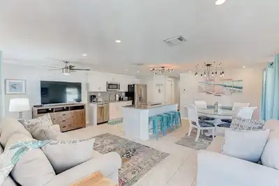 Image de *Modern 2/2 condo w/pool 6 mins to Img*