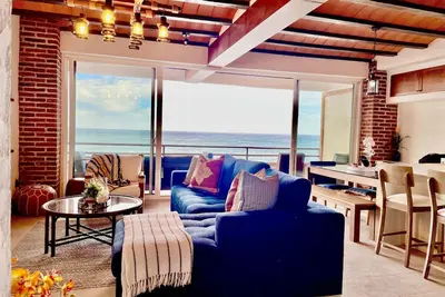 Image de Cheerful 4 bedroom with ocean front hot tub!