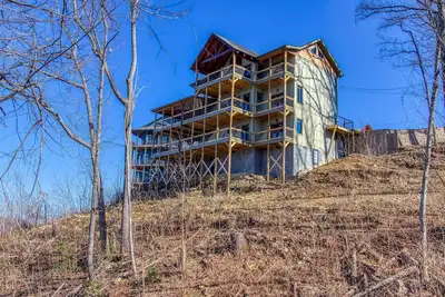 Image de Luxury LongView Lodge---Sleeps 20---Best Location in Smokies---16 Beds---Pool