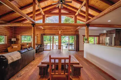 Image de Riverfront, Fishing, Kayaking, Hot Tub, Pickleball at River's Fork Lodge