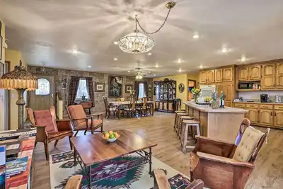 Image de Missouri Getaway w/ Pasture Views & Patio!