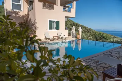 Image de 3 bedroom villa with pool, peaceful location, amazing sea views over Nissaki Bay