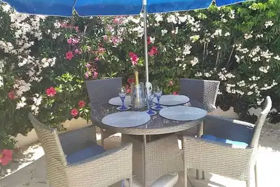 Rez-de-chaussee d'un duplex avec piscine prive