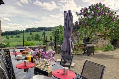 Image de Gîte en pierre rénové avec jardin et WiFi à Chalmazel-Jeansagnière