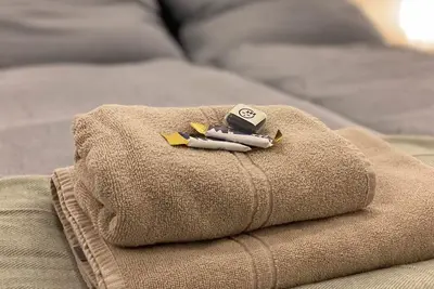 Image de Qonroom for 4 Ntflx Kitchen Comfy Sofa