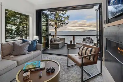 Image de Waterfront Home! Hot Tub! (Hos)