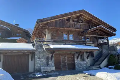 Chalet raffiné et coquet, terrasse avec vues exceptionnelles sur le Mont-Blanc.