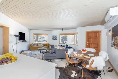 Image de Ice House 305-Stylish Condo, Exquisite Central Location near Gondola