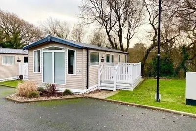 Image de Sleeps 8 Can sleep 14 if sister home New Forest retreat is also booked.