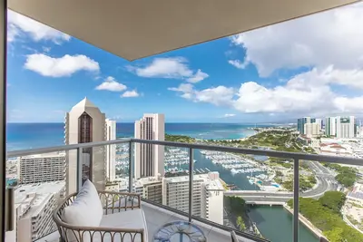 Image de Ocean View 2 Bed Condo w/ Ac/Pool/Gym/1 Parking/ Washer & Dryer