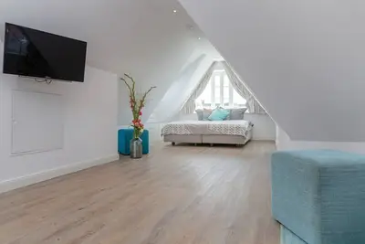 Image de Bäum Hüs B - vacation apartment with south-facing balcony offers space for up to 5 people in