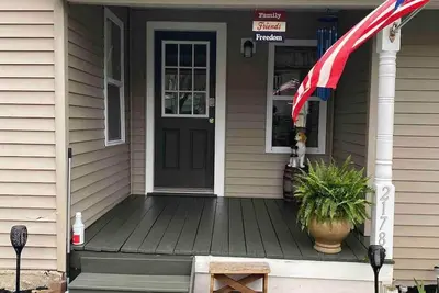 Image de Cozy Couples Farmhouse Cottage- Minutes walk from Swain Ski Resort