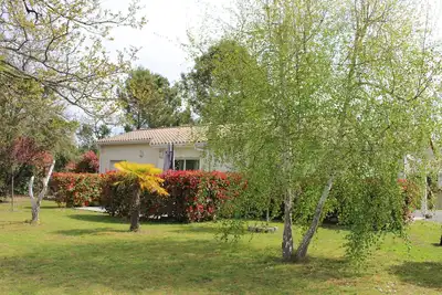Image de Villa de plein pied, grand terrain et proche lac et océan