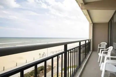 Image de Four Sails Resort Oceanfront condo with 2 Oceanfront Balconies