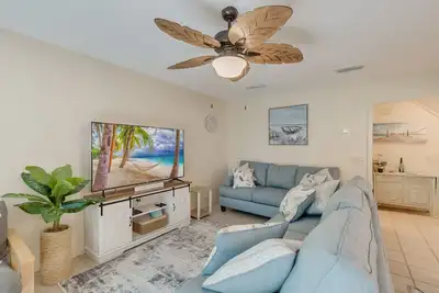 Image de Newly Updated 2 Bed/1. 5 Bath Townhome-3 Minute Walk to Beach-Best Deal Around! !