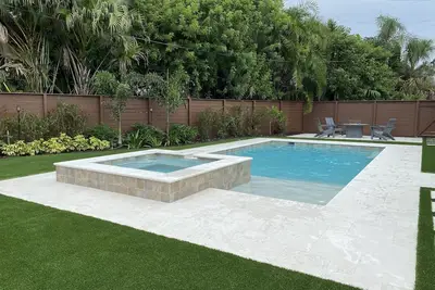 Image de Sun filled cottage with pool, walk to beach