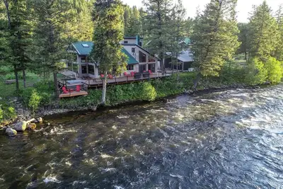 Image de 40-acre haven on the banks of the Fall River