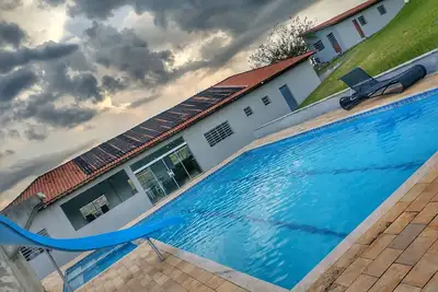 Image de Huge farm with pool, game room and lots of green.