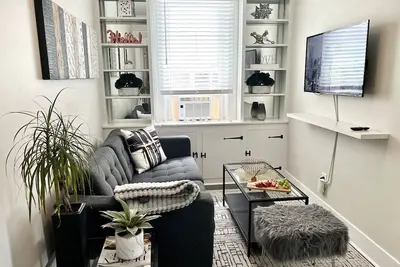 Image de <br>❤️High-Line Harbor Flat 2 Bd | Train🚊 | Harbor Point Access | 40 Minutes to Nyc🗽