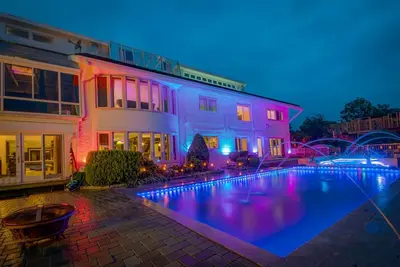 Image de Celebrity Retreat | Heated Pool, Gym, Steam Spa