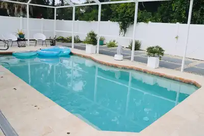 Image de Modern Heater pool house tampa. Close to the park and zoo