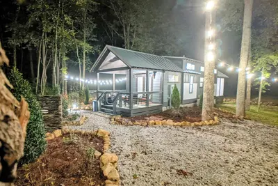 Image de The Fox Tiny Home @ The Retreat at Water's Edge