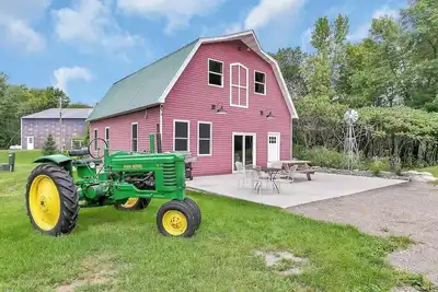 Image de The Barn on Mille Lacs Lake-Sauna-Game Area-Massage chair-Pontoon rental