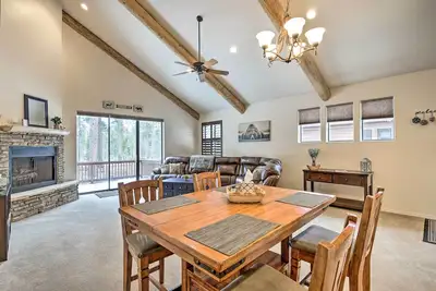 Image de Deck & Gas Grill: Spacious Pinetop Cabin