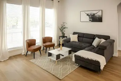 Image de Centrally located 3 bedroom home inside Loop 1604 (30 night minimum stay)
